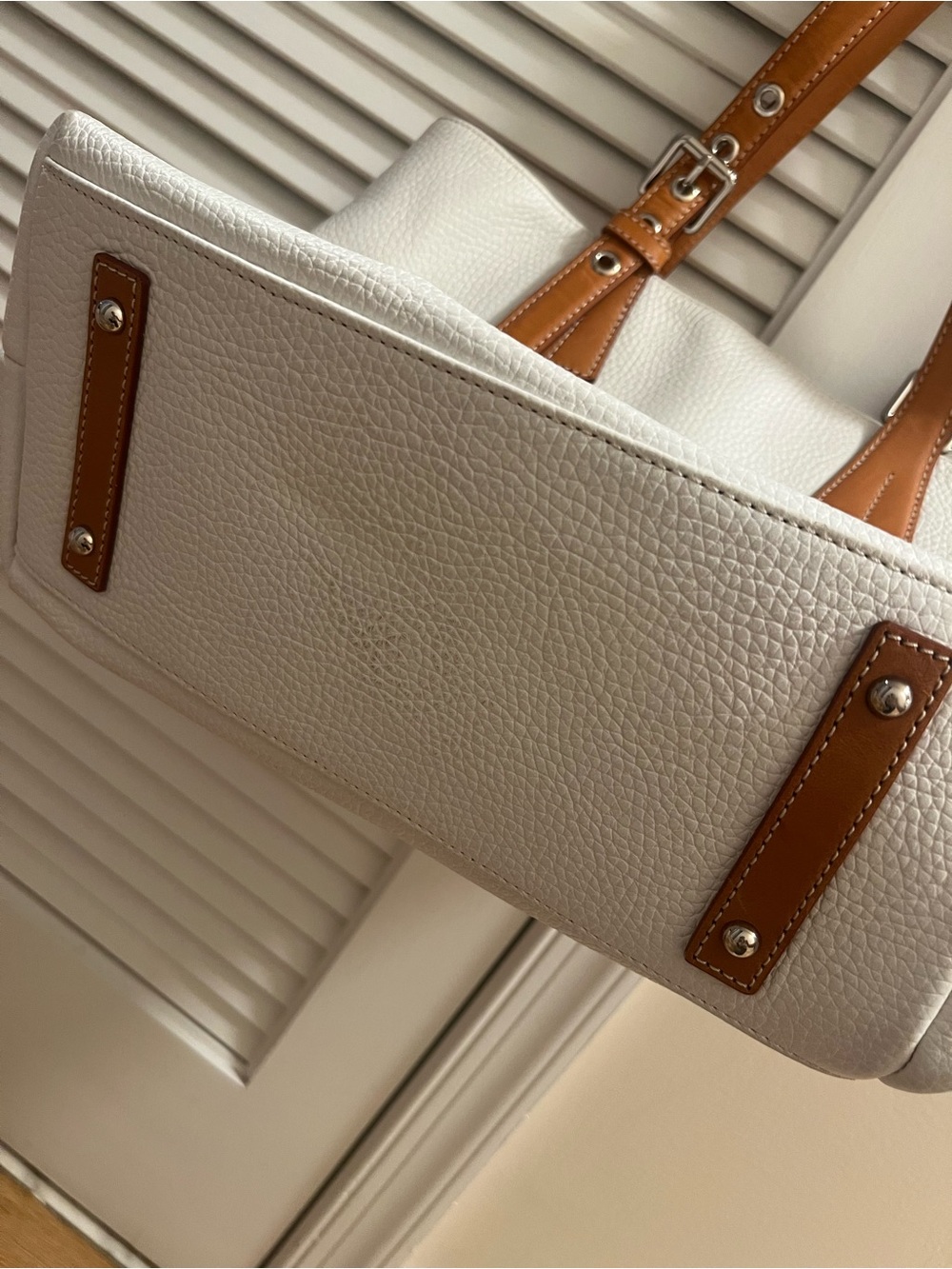 Classic Dooney & Bourke White Tote with Tan Leather Straps - Picture 8 of 8